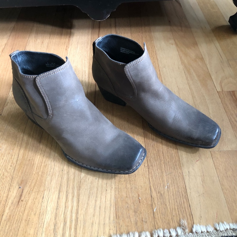 Born leather bootie